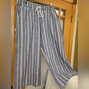 Striped Blue and White Wide-Leg Capri Pants